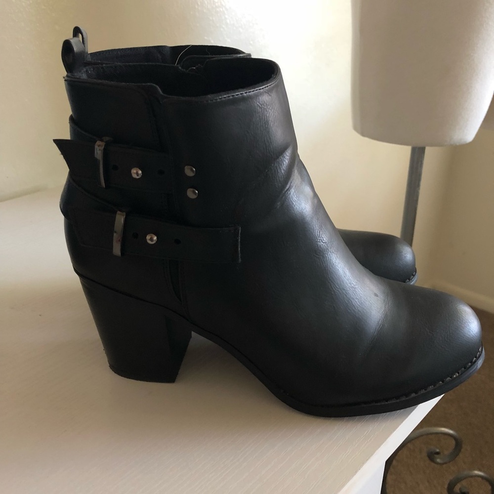 Black heeled boots - Picture 3 of 6
